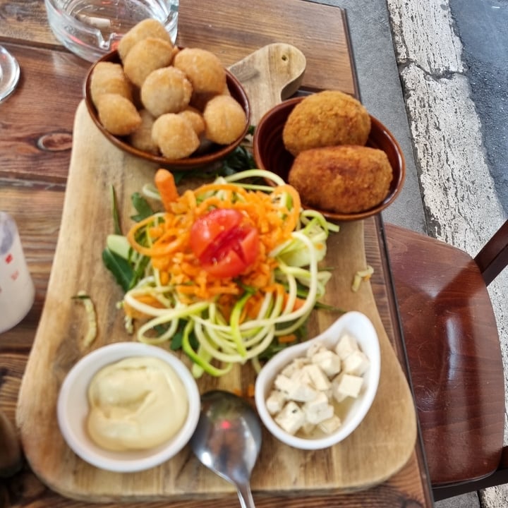 photo of Rifugio Romano ANTIPASTO DEL RIFUGIO VEGAN shared by @neek on  12 Mar 2022 - review