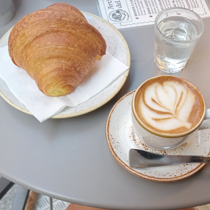 photo of Artigiano Del Caffè Cornetto vegano shared by @antigone on  06 Sep 2022 - review