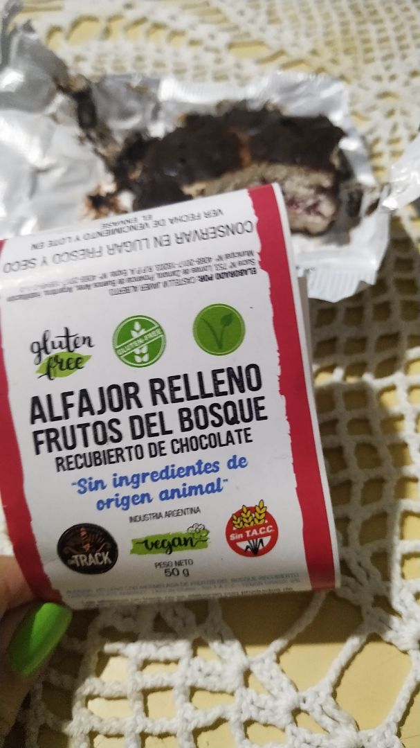 review photo of On Track Alfajor Relleno Frutos Del Bosque shared by @xs4dgirl on 04 Jan 2020 - review