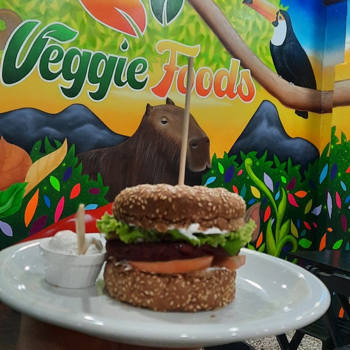 photo of Veggie Foods • Restaurante Vegano Veggie Beet Hambúrguer de Beterraba shared by @nancybagattoli on  19 Sep 2022 - review
