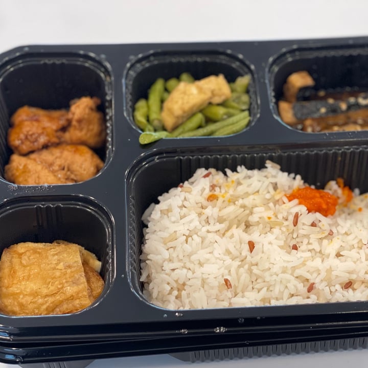 photo of LPH Catering Vegan Bento 8 shared by @greenbovine on  01 May 2021 - review
