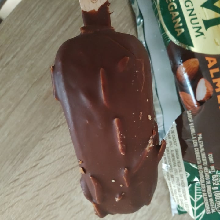 photo of Magnum Magnum Almendras Vegana shared by @dulasnavvegan on  06 Mar 2022 - review