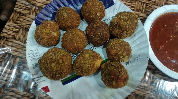 photo of Hungroo Crunchy kurkude veg Momo and red sauce shared by @hsiabhishek on  24 Feb 2020 - review