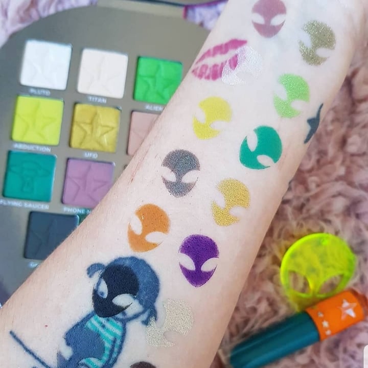review photo of Jeffree Star Cosmetics Alien shared by @alicebm on 08 Nov 2020 - review