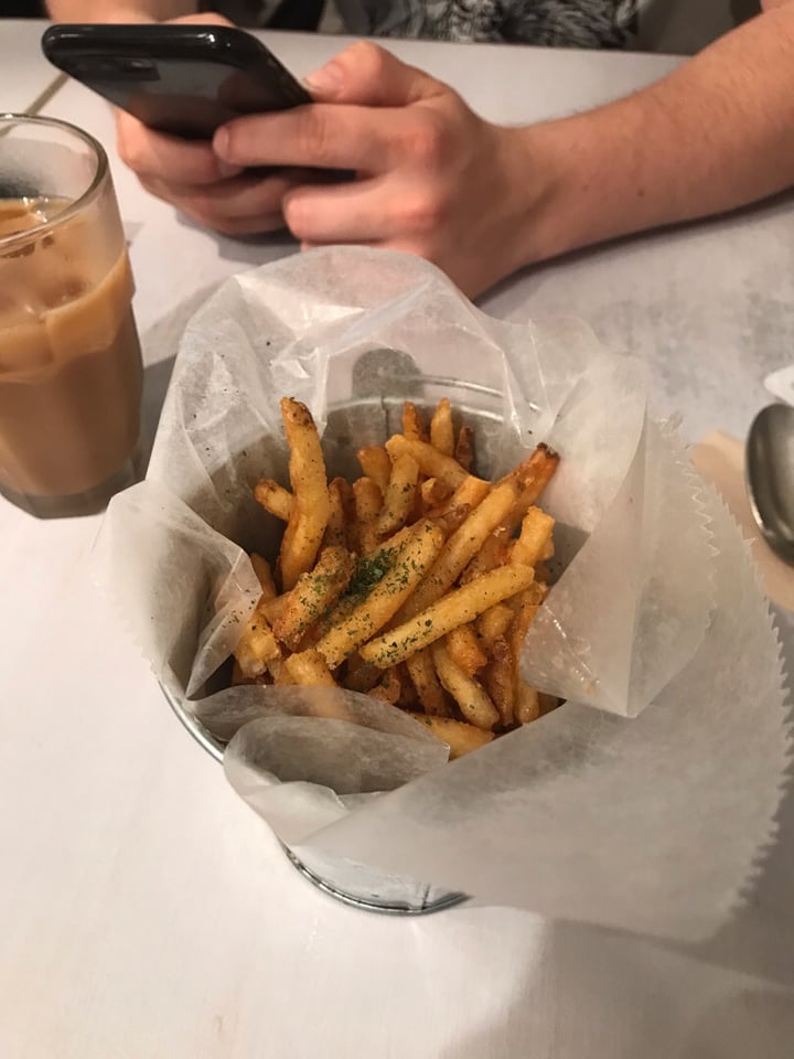 photo of wired bonbon Truffle Fries (sm size) shared by @tenayagray on  02 Oct 2019 - review