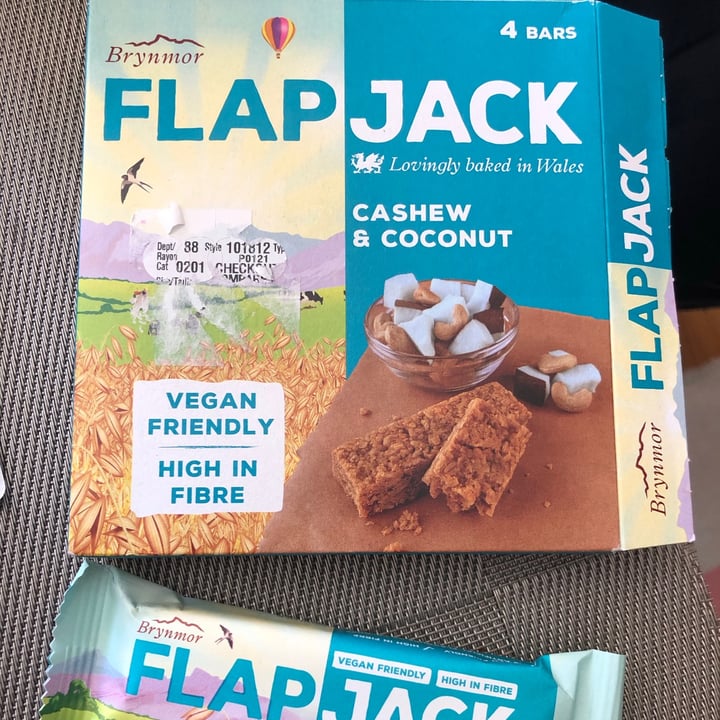 photo of Brynmor Flapjack Cashew & Coconut shared by @lindsaymcmindsay on  24 Feb 2021 - review