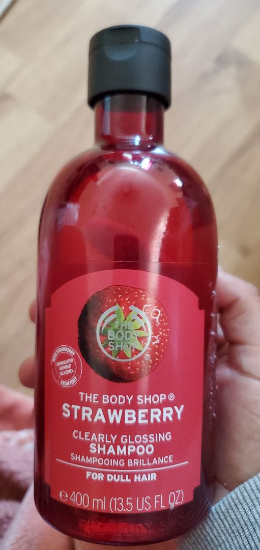 photo of The Body Shop Strawberry Clearly Glossing Shampoo shared by @loretodelvillar on  19 Jan 2020 - review