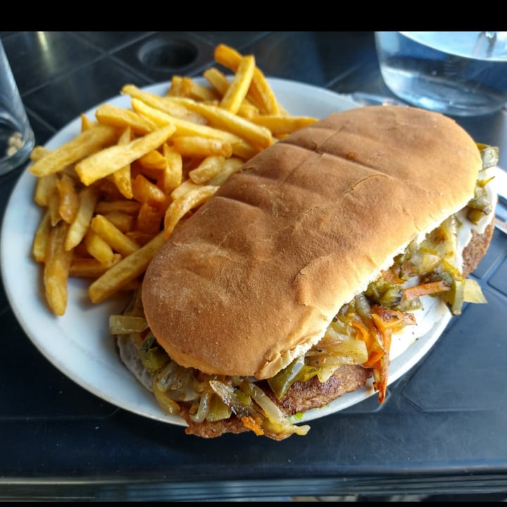 photo of El Gran Chopp Lomito Vegano shared by @catoyuvone12742148 on  26 May 2022 - review