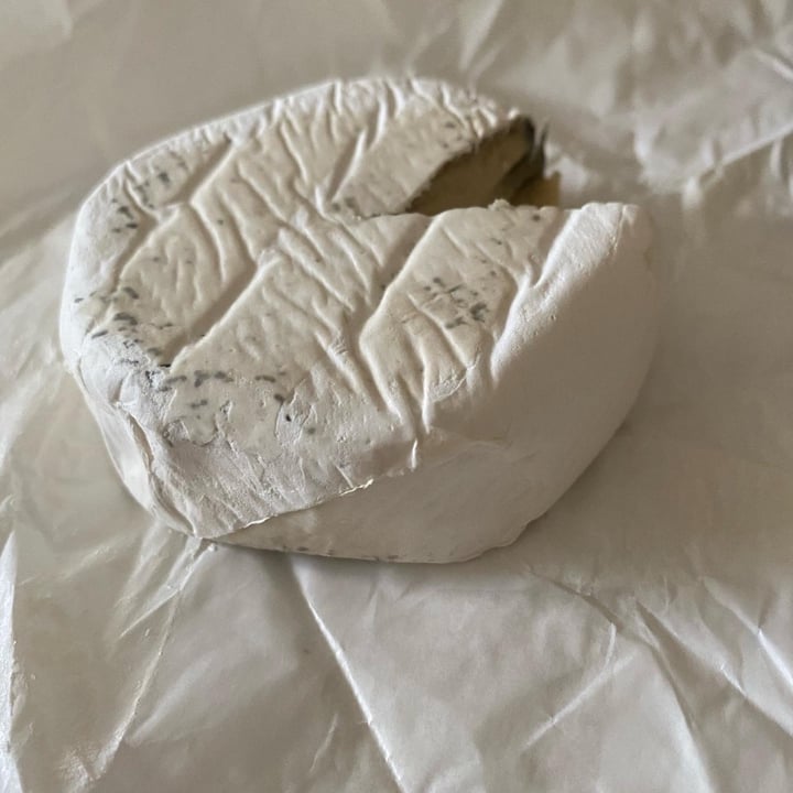 review photo of Leftfield Provisions Vegan Ashed Brie shared by @veganfoodforthehuman on 01 Mar 2022 - review