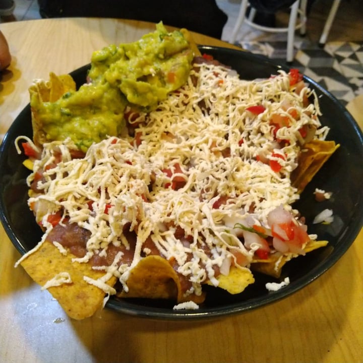 review photo of La Cocinita Verde - Comida Vegana Nachos shared by @esmeralda on 30 Nov 2019 - review