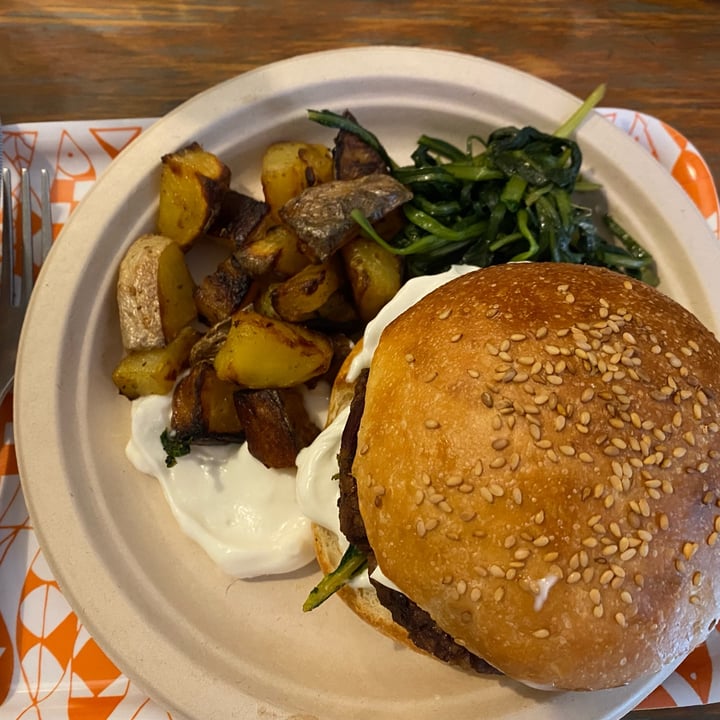 photo of Col Cavolo - Vegan Bistrot Vegan burger shared by @nina97 on  05 Feb 2022 - review