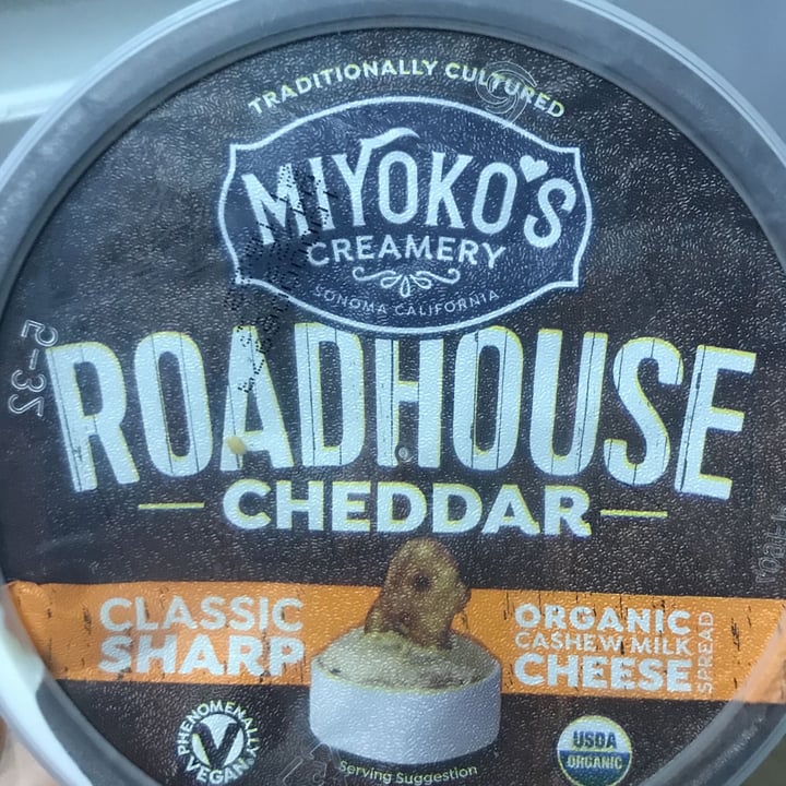 photo of Miyoko's Creamery Roadhouse Cheddar Classic Sharp shared by @greengoddess83 on  16 Feb 2022 - review