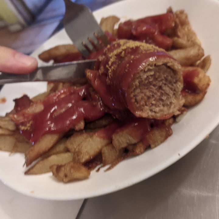 photo of Yoyo Foodworld Beyond Sausage Currywurst shared by @bratkart0ffel on  15 Aug 2022 - review