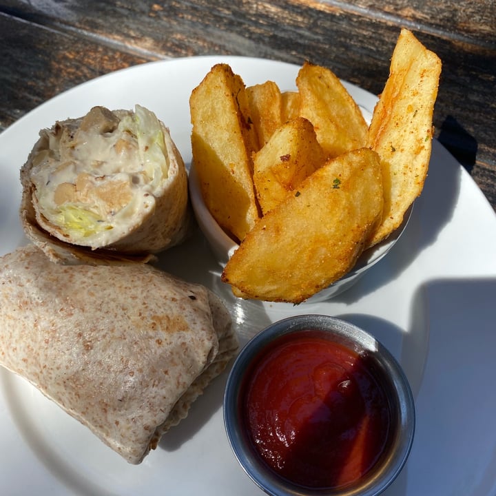 review photo of Chardonnay Deli Vegan chicken wrap shared by @manoshapiro on 16 Mar 2022 - review