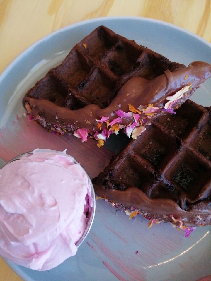 photo of Jessy's Waffles Camps Bay Queen Of Hearts Waffle shared by @nickyv on  06 Dec 2019 - review