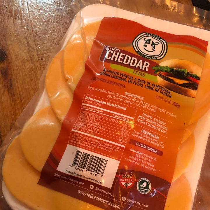 photo of Felices Las Vacas Queso Cheddar en Fetas shared by @pauli186 on  25 Jul 2021 - review