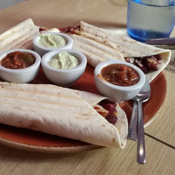 photo of Shangri La Burrito De Frijoles shared by @vegan-vegan on  13 Aug 2020 - review