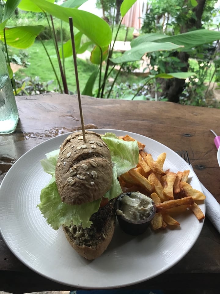 review photo of Blue Earth Village Quinoa Mushroom Burger shared by @kindtree on 20 Feb 2020 - review