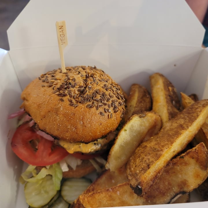 photo of Verdura McAnarchy Burger shared by @cassiegraf on  10 Jun 2021 - review