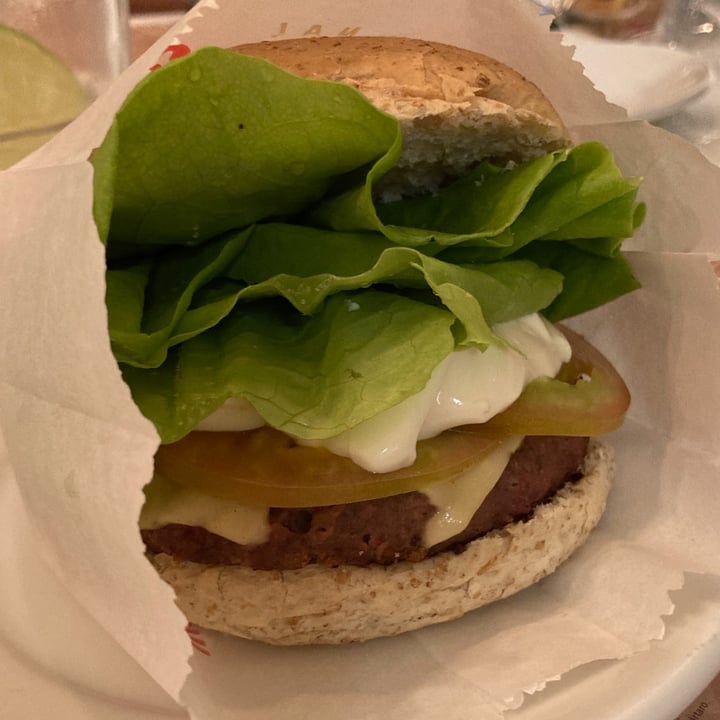 review photo of A Chapa Hamburgers - Jardins Cheese Salada Vegano shared by @deboranetto on 19 Jun 2022 - review