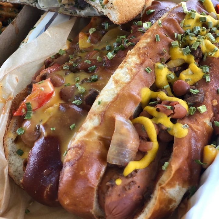 photo of Golden Dinosaurs Vegan Deli Chili Dogs shared by @manuelaw on  24 Jul 2022 - review