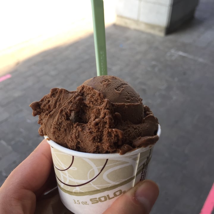 photo of Lola's Gelato mocha cookie crunch shared by @luana92 on  02 Jun 2022 - review