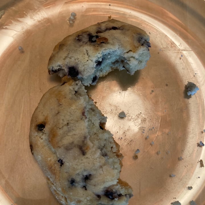 photo of Whole Foods bakery Vegan Blueberry Scone shared by @daisy20 on  21 Aug 2021 - review