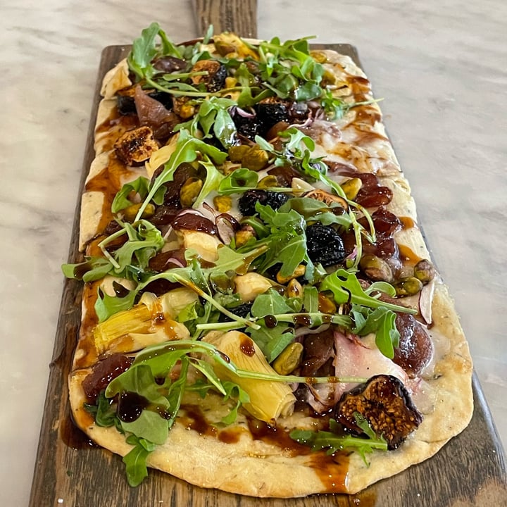 photo of Willow Vegan Bistro Fig and apricot flatbread shared by @chiefwhitepaw on  09 May 2022 - review