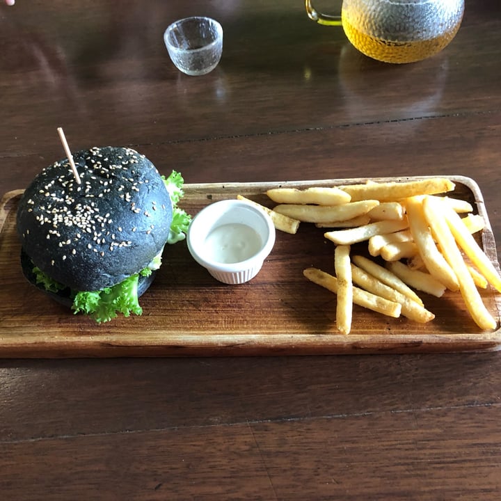 review photo of Pinxin Vegan Cuisine Charcoal portobello burger shared by @adalea on 03 Jan 2022 - review