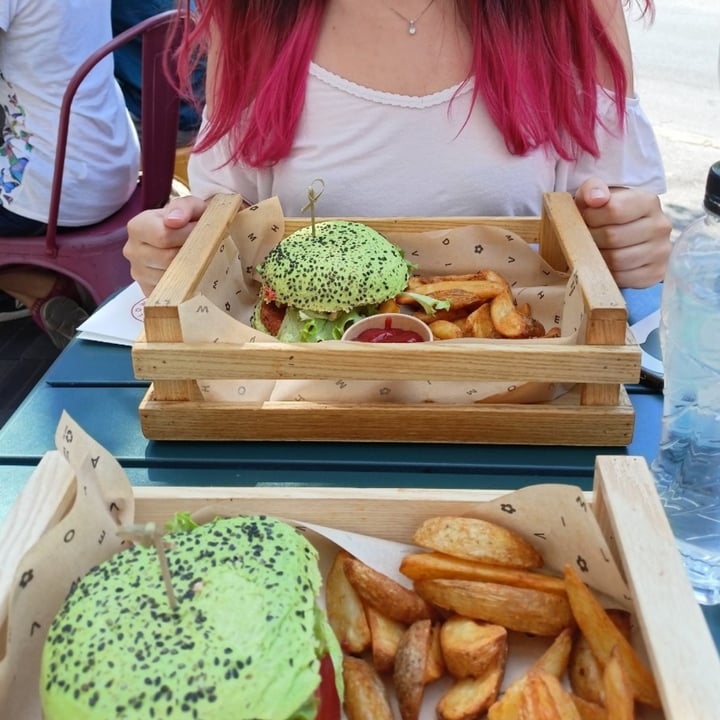 review photo of Flower Burger Jungle Burger shared by @bumblebeee on 21 Nov 2022 - review