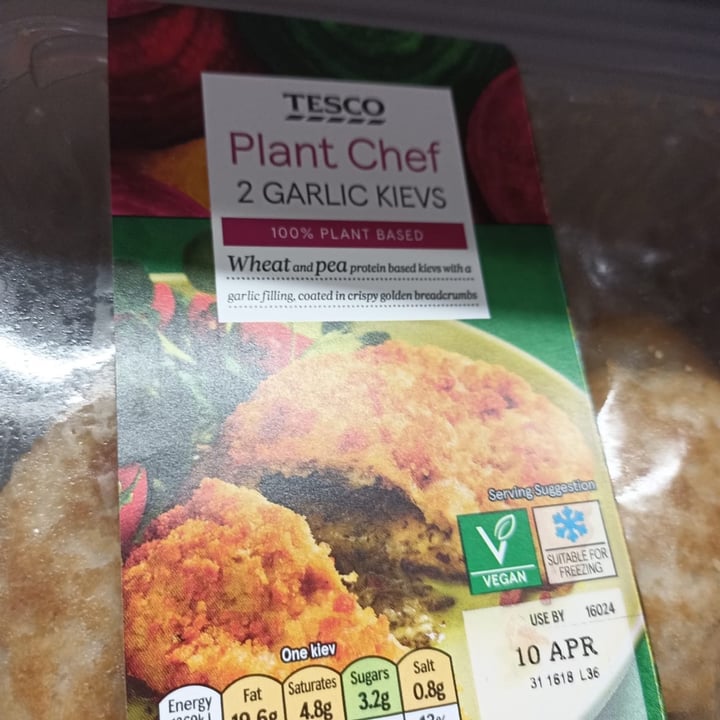 photo of Tesco Plant Chef 2 Garlic Kievs shared by @violettamacarelli on  08 Apr 2022 - review