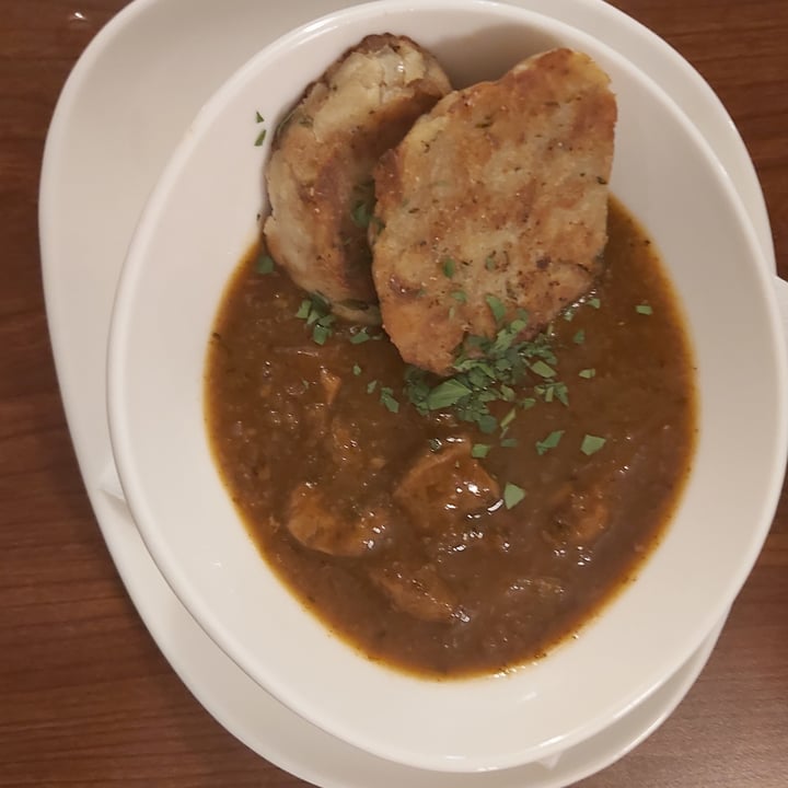 photo of Velani Kleines Gulash mit Gäback (Small Goulash with bread) shared by @vegontour on  07 Mar 2022 - review
