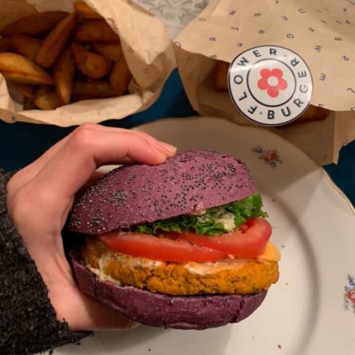 photo of Flower Burger butterfly burger shared by @martachatnoir92 on  16 Feb 2022 - review