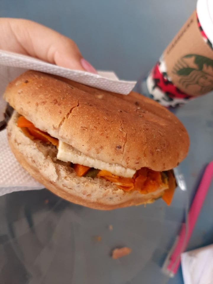 review photo of Costumbres Argentinas Sándwich Vegano shared by @yamilaleuy on 29 Nov 2019 - review
