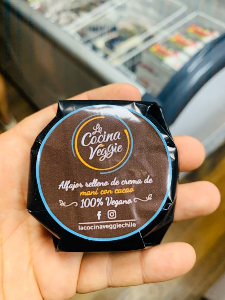 photo of La Cocina Veggie Alfajor Relleno de Crema de Maní con Cacao shared by @ninaninonine on  21 Jan 2020 - review
