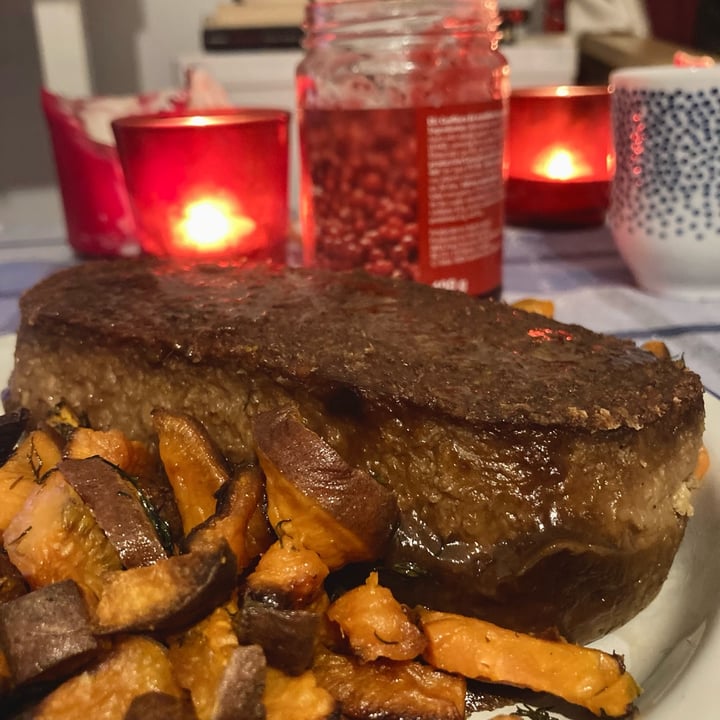photo of Linda McCartney's Vegetarian Beef Roast with Red Wine & Shallot Glaze shared by @asiayportia on  01 Jan 2022 - review