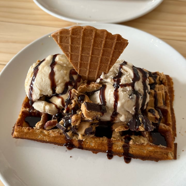 photo of ditto Peanut Butter Bomb Waffle shared by @mimi2308 on  14 Aug 2022 - review