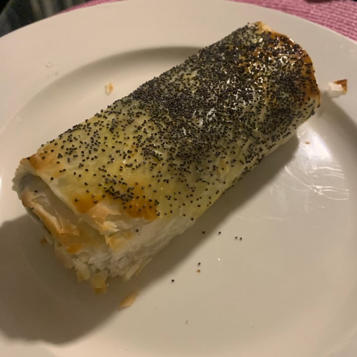 photo of Moisha Bakery Strudel de Espinaca shared by @canica on  09 Sep 2021 - review