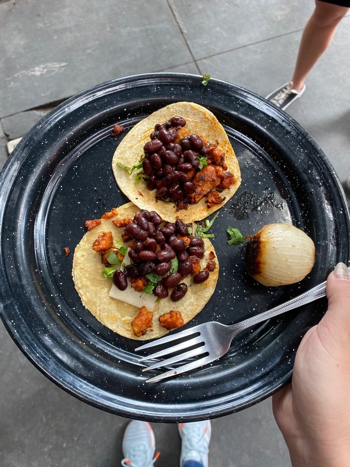 photo of Por siempre vegana 2 Taco al pastor shared by @danimedco on  03 Mar 2020 - review