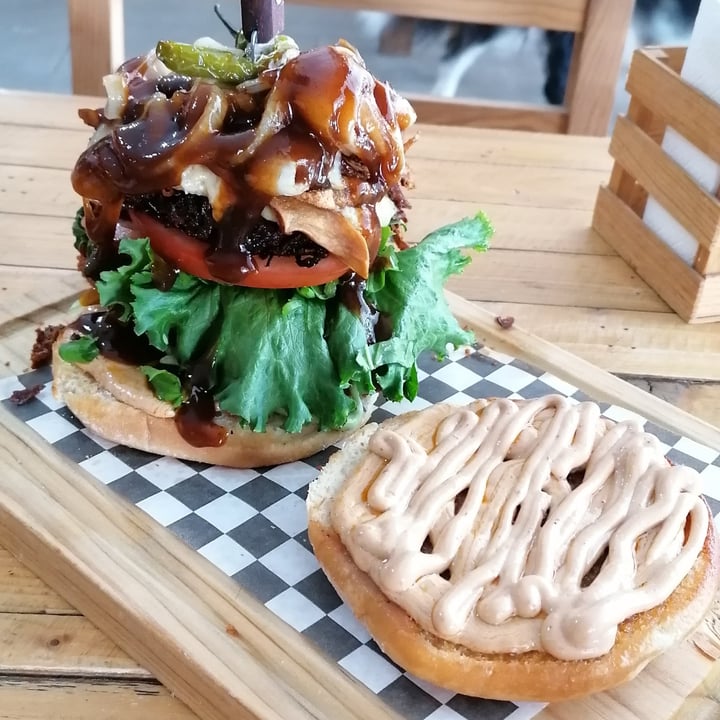 review photo of Blooming ONION Hamburguesa Happy Farm shared by @aixaveg on 02 Apr 2021 - review