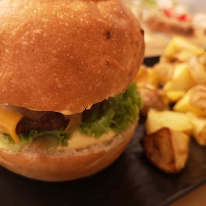 photo of ...IDEM CON PATATE Panino burger Beyond meat shared by @rachele82 on  14 Oct 2022 - review