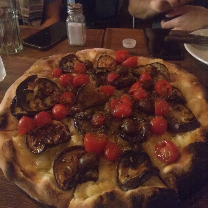 photo of Pasillo 74 PIZZERÍA Bermitana Con Queso vegano shared by @micaelaeluneynassi on  13 Dec 2021 - review