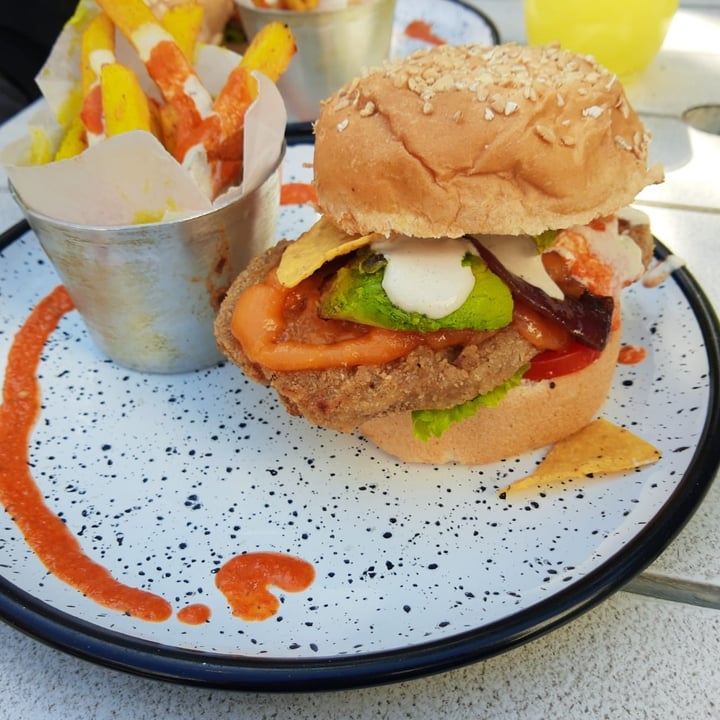 photo of Kali Plant-Based Menu del dia hamburguesa shared by @agustinaaborsato on  10 Sep 2022 - review