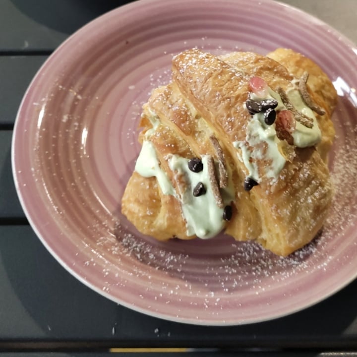 photo of L'Orto Bistrò Croissant con crema chantilly Veg al pistacchio shared by @ginlemon on  06 Nov 2022 - review