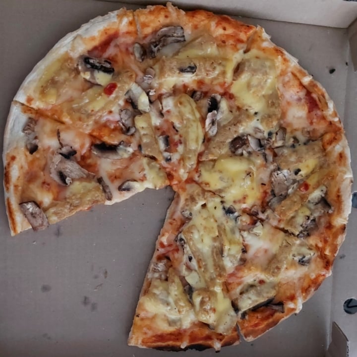 review photo of Panarottis Table Bay Saucy Chicken and Mushroom Pizza shared by @rosevr on 12 Jan 2022 - review