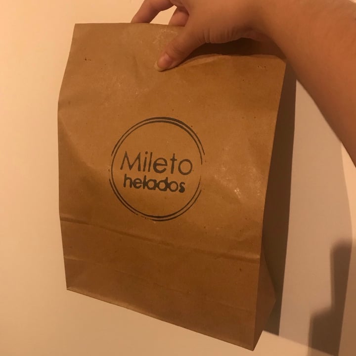 review photo of Mileto Helados Helado Vegano De Banana Split Y Mango shared by @buenavibraarg on 01 Mar 2021 - review