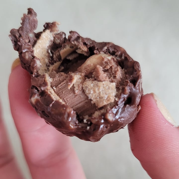 photo of LoveRaw Nutty Choco Balls shared by @juliianadiniz on  30 Jul 2022 - review