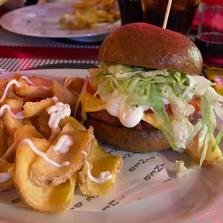photo of All American Diner Beyond veg burger shared by @gaiagio on  26 Dec 2021 - review