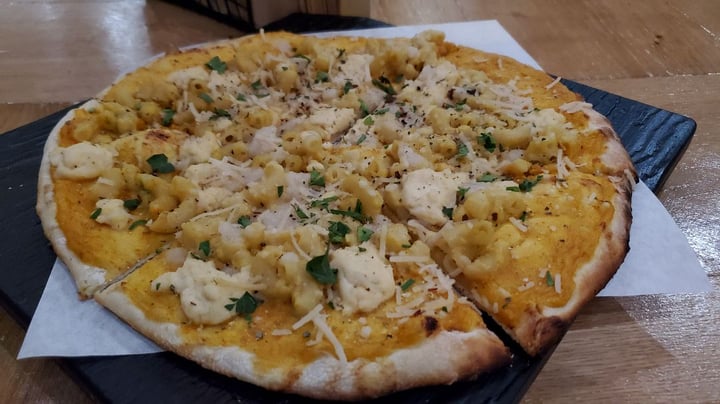 review photo of Virtuous Pie Mac & Cheese Pizza shared by @wafflerica on 25 Jan 2020 - review