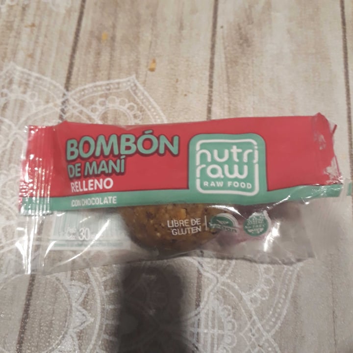 photo of Nutri Raw Bombón De Maní Relleno Con Chocolate shared by @luli97 on  26 Aug 2021 - review